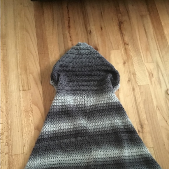 Handmade crocheted wrap - Picture 4 of 6